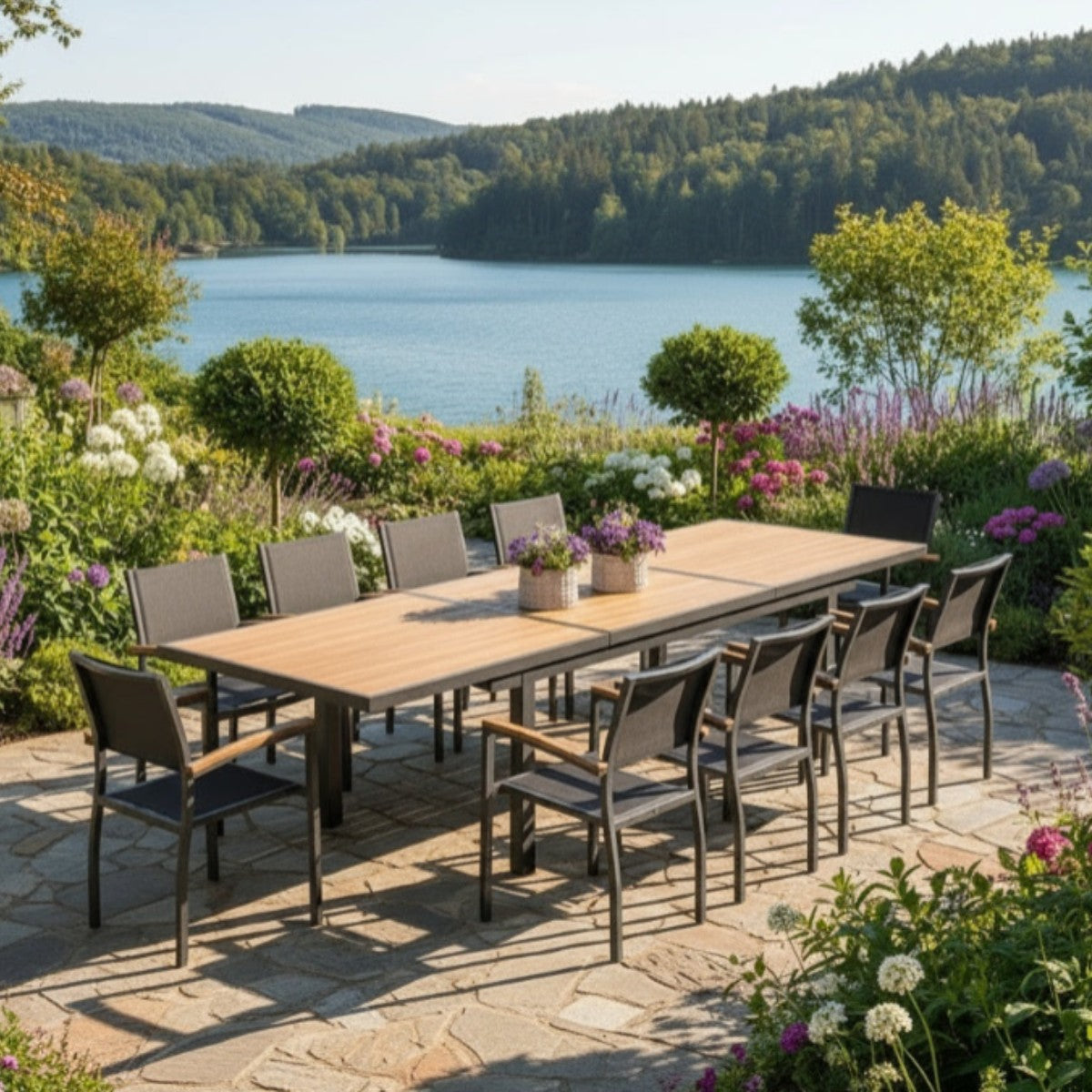 Raztegljiva miza Higold za 12 ljudi s stoli