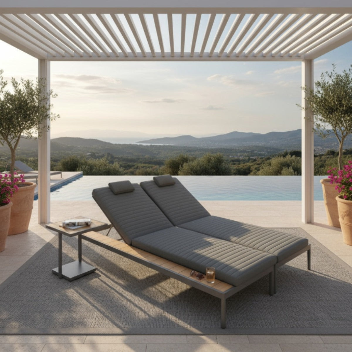 Par ležalnikov Higold s klubsko mizico